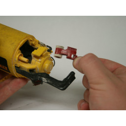 DeWalt D28110 Замена щеточного рычага