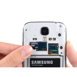 Замена карты памяти Samsung Galaxy S4 MicroSD